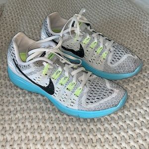 Nike LunarTempo Sneakers